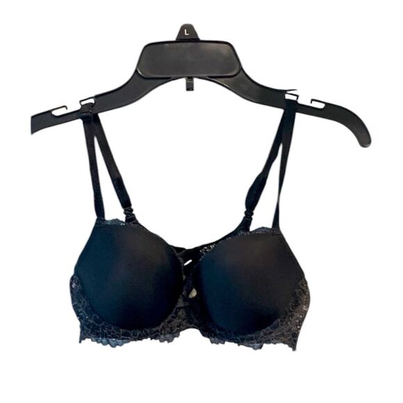 Victoria’s Secret | Women’s Black Padded Lace Bra - Picture 2 of 8